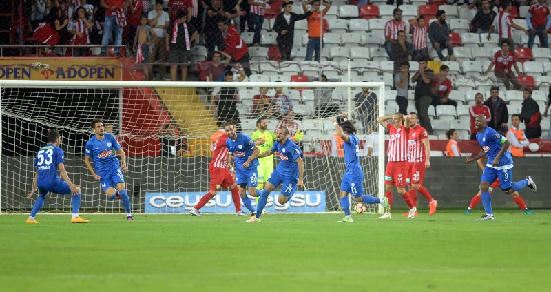 İki takım arasında geride kalan 18 maçta Çaykur Rizespor 5, Antalyaspor ise 8 galibiyet aldı. 5 maçta taraflar eşitliği bozamadı.