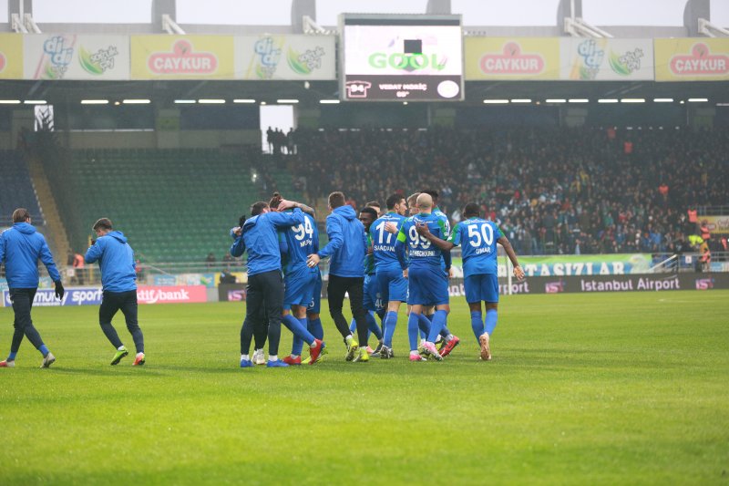 İç sahada Antalyaspor ağlarını 13 kez havalandıran Çaykur Rizespor kalesinde ise 9 gol gördü.