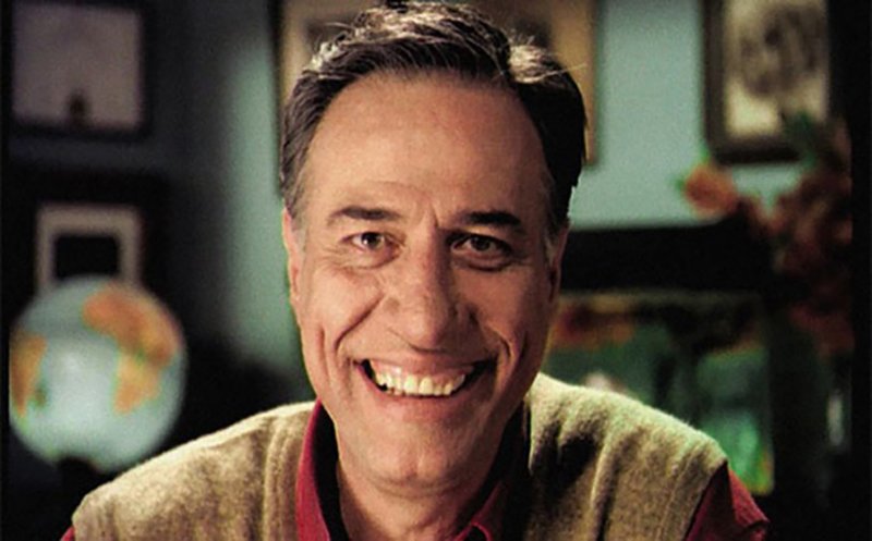 Türk sinemasının güldürü ustası Kemal Sunal, yediden yetmişe herkesin gönlünde taht kurdu. Sunal, sanat hayatı boyunca unutulmaz karakterlere can verdi.