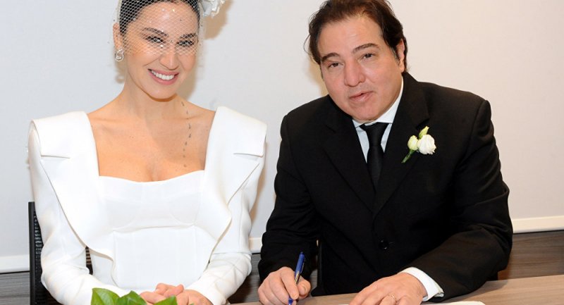 Dünyaca ünlü piyanist Fazıl Say, üç yıldır birlikte olduğu İzmirli sevgilisi piyanist Ece Dağıstan ile İtalya’nın Milano kentinde evlendi.