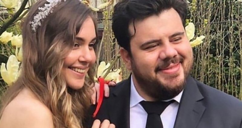 Oyuncu Eser Yenenler ile Miss Turkey 2015'te dördüncü güzel seçilen Berfu Yıldız, ile dünya evine girdi. Çiftin oğulları Kuzey, Ekim ayında dünyaya geldi.