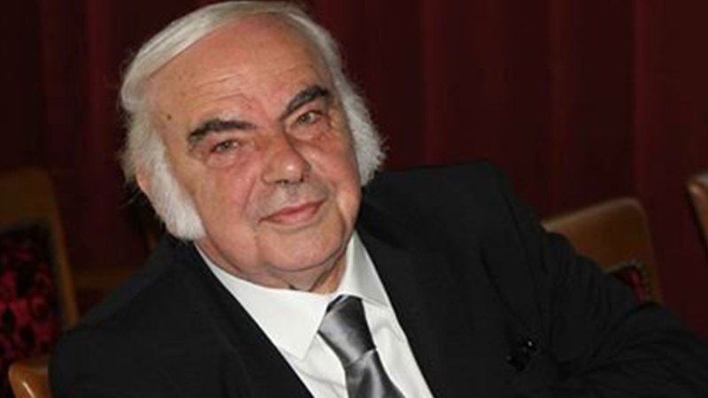 Türk tiyatrosunun usta oyuncusu Enis Fosforoğlu (71) evinde geçirdiği kalp krizi sonucu vefat etti. (22 Haziran 2019)