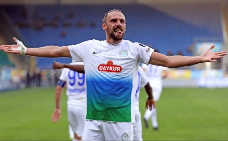 4 - VEDAT MURIQI - (25 Gol)