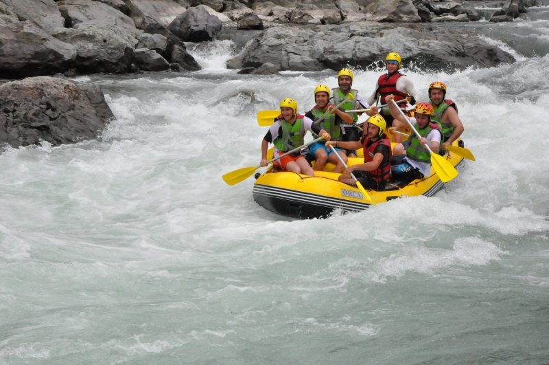 Klas3: Orta zorlukta rapidler. Nehir buralarda, yüksek sayılabilecek dalgalar oluşturur. Dalga boyu bir metreye varır. Rapidin arkası durgun ve görüş alanı içindedir.