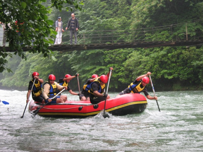 Rize bölgesinde rafting için üç ayrı parkur bulunmaktadır:
1) Çamlıhemşin – Ardeşen Parkuru: Bu Parkurda tehlikeli iki adet rapit bulunmakta ve raftçıların bu bölgelerden geçişleri önerilmemektedir. Parkur uzunluğu 20 km.