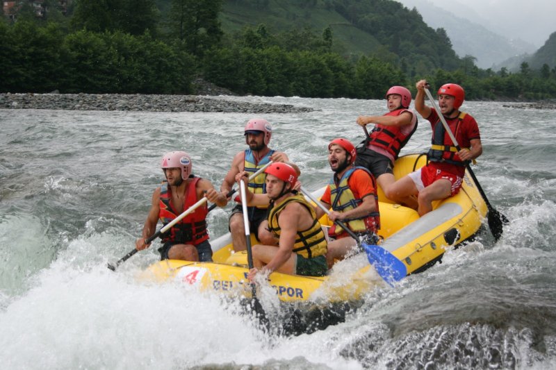 2) Dikkaya- Timisfat Köprüsü: Rafting Şampiyonasında nehir inişinin yapıldığı yer. Zorluk derecesi yüksek olan bu bölgede çeşitli rapitler rafçıların ilgisini çekmektedir. 5 km uzunluğu olan parkurda profesyonellerin tercih etmekteler. Suların düşük olduğu dönemlerde acemi raftingçiler de rafting yapabilirler.