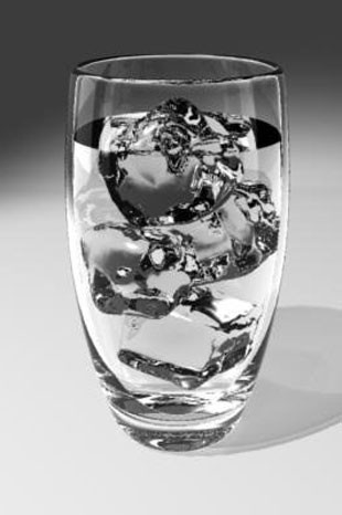 Bir bardak sıcak su, buzdolabında soğuk sudan daha çabuk donar.