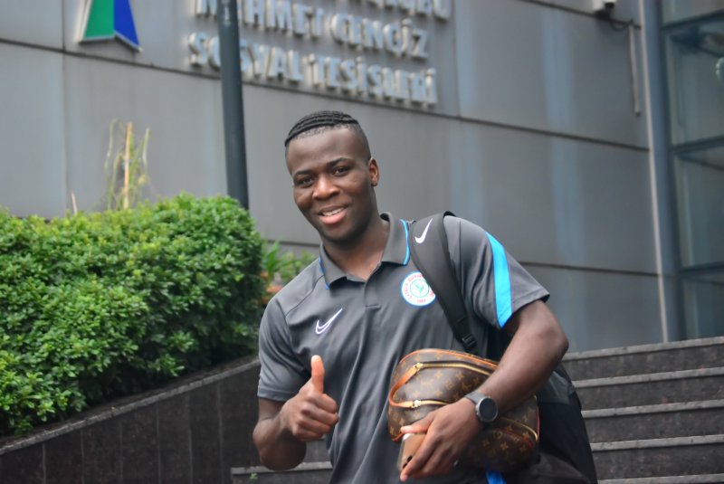 GODFRED DONSAH - Mevki: Orta Saha I Yaş: 24 I Uyruğu: Gana I Önceki Takımı: Bologna FC I Sözleşme: Kiralık (1 Yıl)