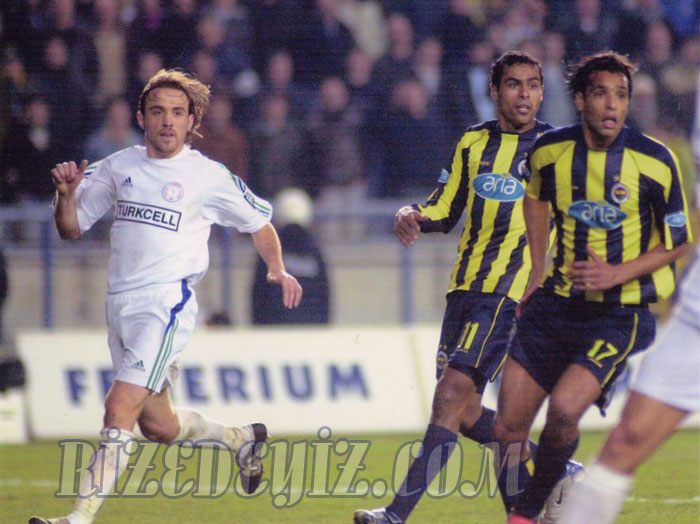 Fenerbahçe - Rizespor maçında Van Hojdonk ve Şener Aşkaroğlu Mücadelesi