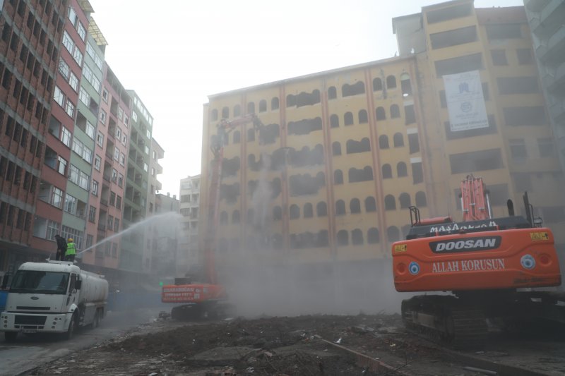 Rize'de Kentsel Dönüşüm Kapsamında 168 Yapının Yıkımına Başlandı