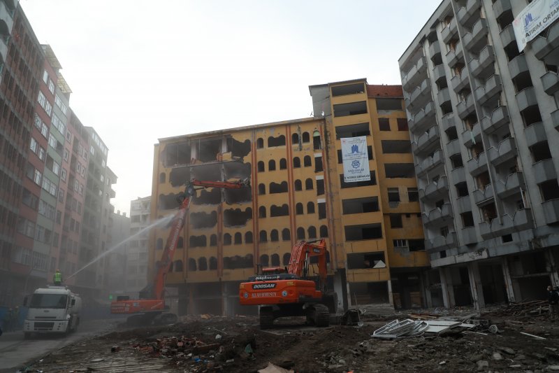 Rize'de Kentsel Dönüşüm Kapsamında 168 Yapının Yıkımına Başlandı