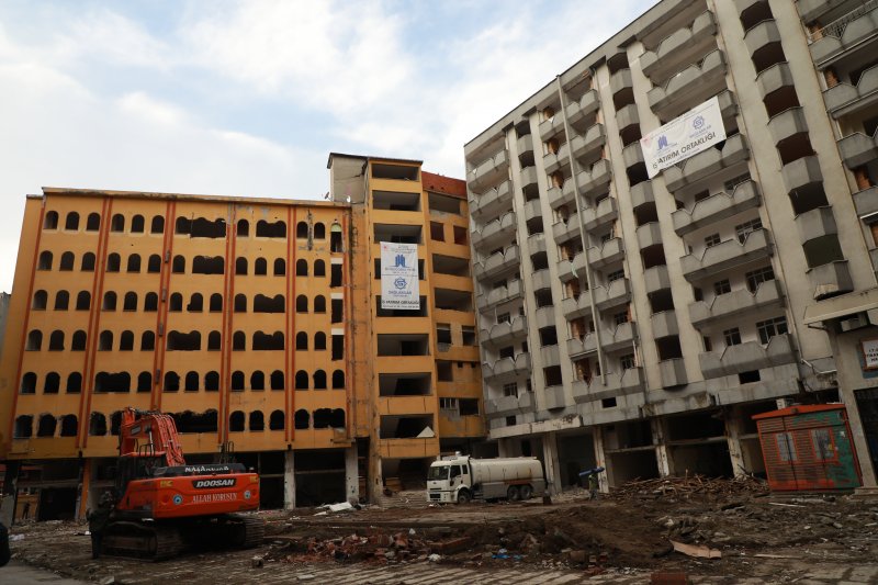 Rize'de Kentsel Dönüşüm Kapsamında 168 Yapının Yıkımına Başlandı