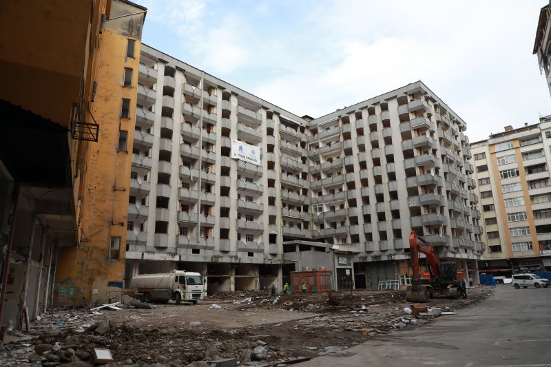 Rize'de Kentsel Dönüşüm Kapsamında 168 Yapının Yıkımına Başlandı