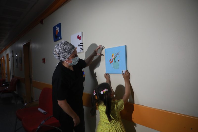 Öğrencilerin Resimleri Çocuk Acil Servisinin Duvarlarını Süsledi