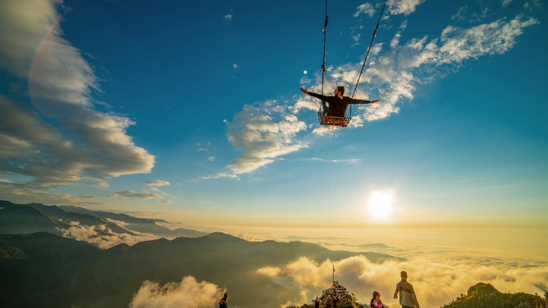 Bulutların Üzerindeki Huser Yaylası Gözleri Kamaştırıyor