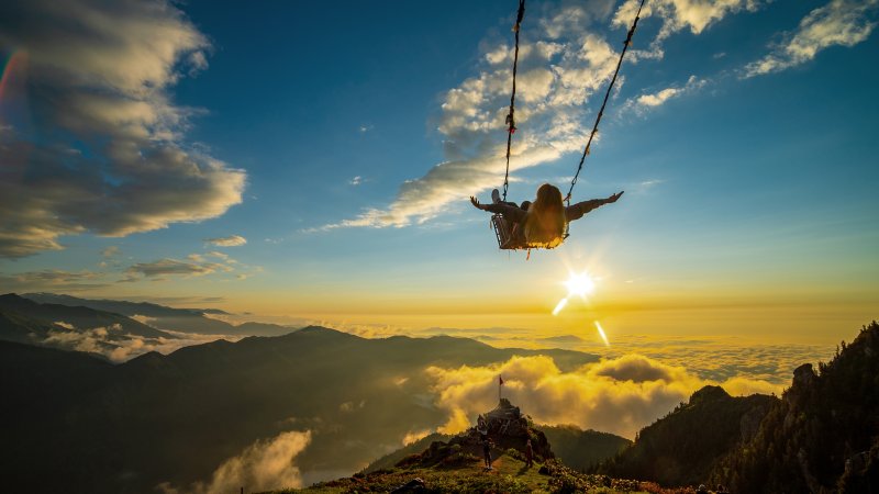 Bulutların Üzerindeki Huser Yaylası Gözleri Kamaştırıyor