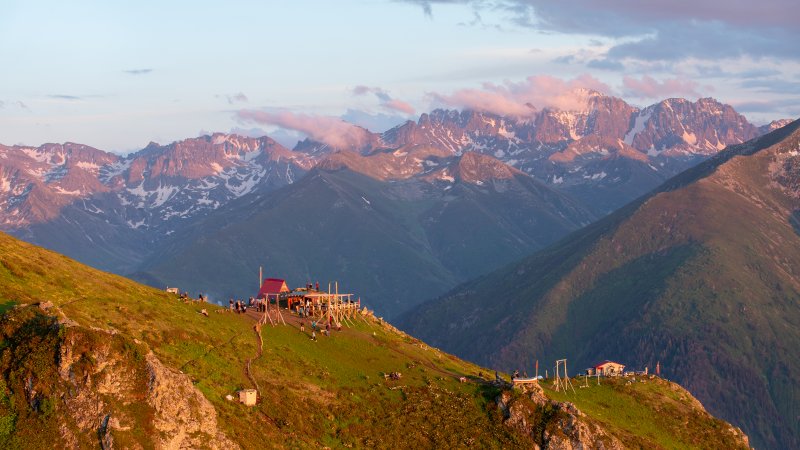 Bulutların Üzerindeki Huser Yaylası Gözleri Kamaştırıyor