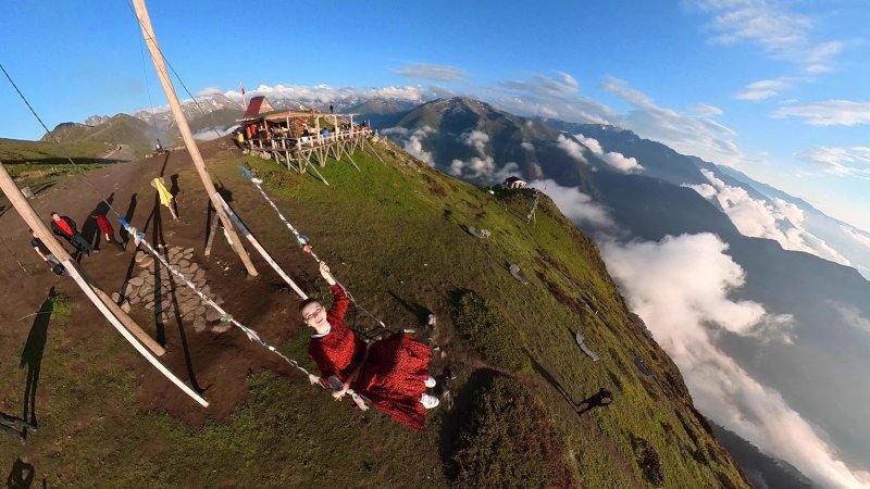 Bulutların Üzerindeki Huser Yaylası Gözleri Kamaştırıyor
