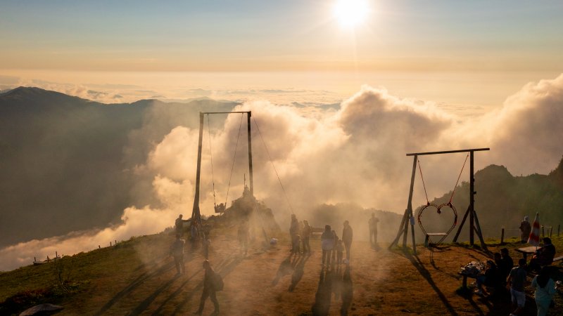 Bulutların Üzerindeki Huser Yaylası Gözleri Kamaştırıyor