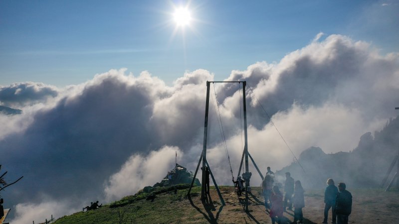 Bulutların Üzerindeki Huser Yaylası Gözleri Kamaştırıyor