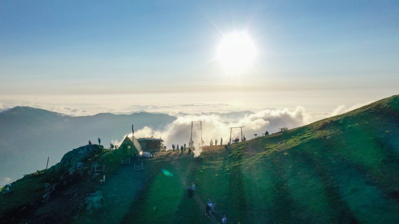 Bulutların Üzerindeki Huser Yaylası Gözleri Kamaştırıyor
