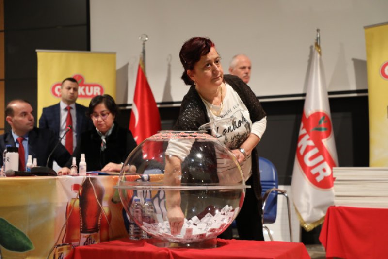 29 MART - ÇAYKUR'a alınacak 630 mevsimlik işçi için kura çekimi yapıldı.