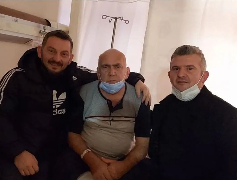 1 NİSAN - Gazeteci Aytekin Kalender’in babası Enver Kalender 68 yaşında tedavi gördüğü hastanede hayatını kaybetti. Kalender’in cenazesi Güneysu merkez camisinde kılınan cenaze namazı ardından Adacami Mahallesindeki aile kabristanlığına defnedildi.