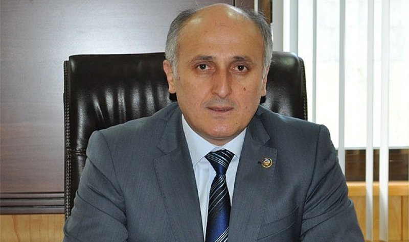 5 MAYIS - Rize Esnaf ve Sanatkarlar Odalar Birliği (RESOB) Başkanı Güven Aksoy, üyelerin oylarıyla yeniden başkanlığa seçildi.