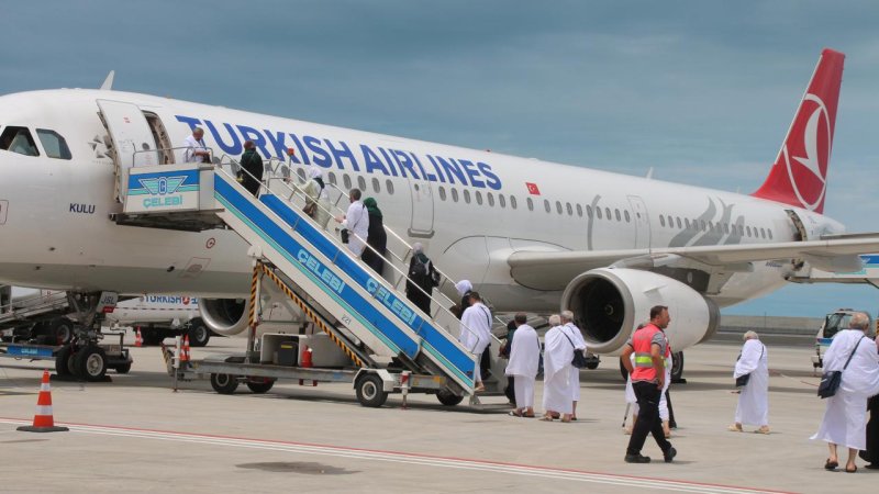 27 HAZİRAN - Rize-Artvin Havalimanı'ndan yurt dışına ilk tarifeli uçuş Mekke'ye yapıldı.