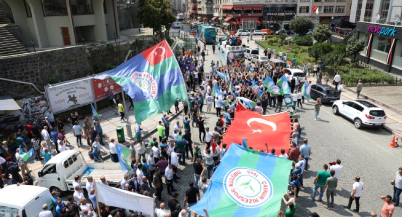 9 AĞUSTOS - Spor Toto 1. Lig ekiplerinden Çaykur Rizespor'da, yeni sezon öncesi birlik ve dayanışma yürüyüşü gerçekleştirildi.