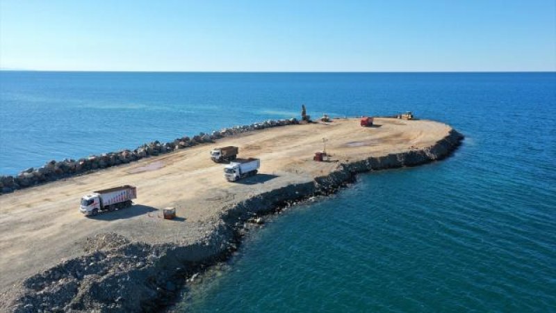 11 EKİM - Rize'de, deniz dolgu alanına yapılacak İyidere Lojistik Limanı için çalışmalar devam ediyor.