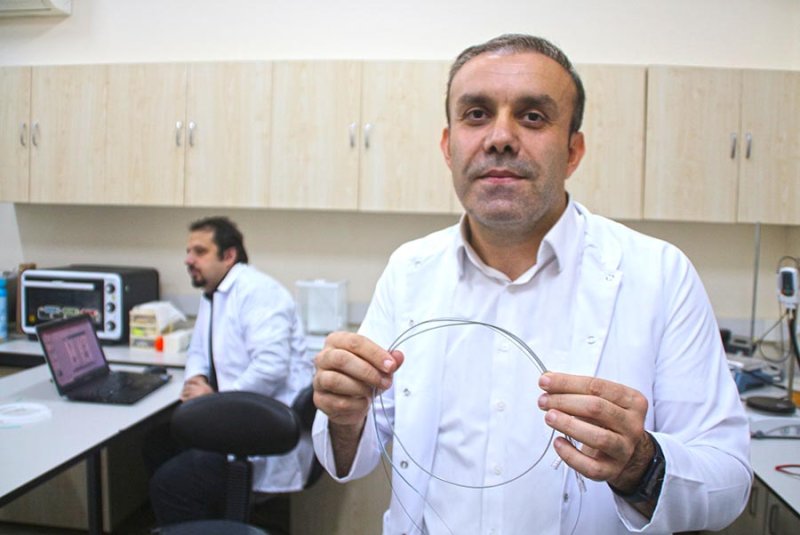 13 EKİM - RTEÜ’lü öğretim görevlileri, kalp damar tıkanıklıkları ile ritim bozukluklarının tedavisinde kullanılan tıbbi malzeme 'kriyokatater' üretmeyi başardı.