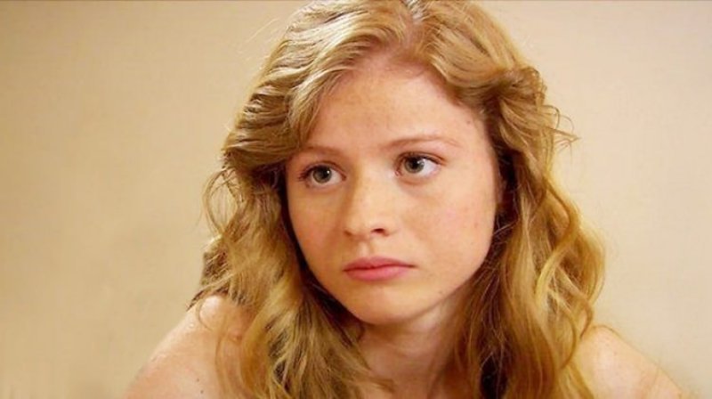 ECEM UZUN - Aliye, Geniş Zamanlar, Gönül Salıncağı, Pulsar, Ah Kalbim, Küçük Sırlar ve Aşk Yalanı Sever gibi projelerde yer alan oyuncu baba tarafından Rizelidir.