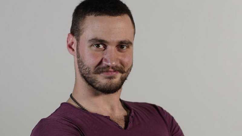 YİĞİT KALKAVAN - Küçük Kadınlar, Kanıt, Öyle Bir Geçer Zaman Ki gibi projelerde yer alan oyuncu Rizelidir.