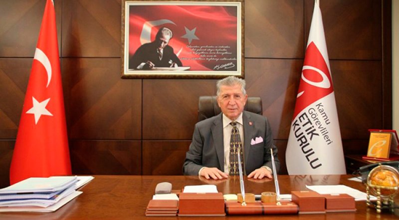 KÖKSAL TOPTAN
1943'te Rize'nin Camidağı köyünde doğdu. 16, 17, 18, 22 ve 23. Dönemde Zonguldak; 19, 20. Dönemde Bartın Milletvekilliği yapmıştır.