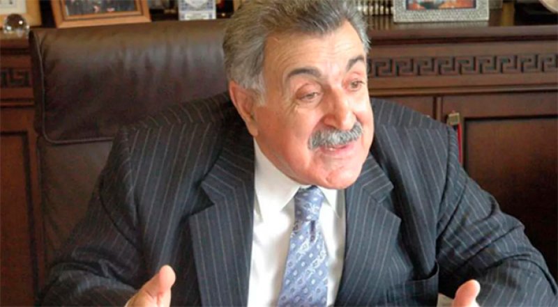 TUNCAY MATARACI
2 Mart 1936 yılında Rize'de doğdu. Adalet Partisi'nden ayrılarak Bülent Ecevit ile bakanlık karşılığı hükûmet kuran 11 Milletvekilinden biridir.