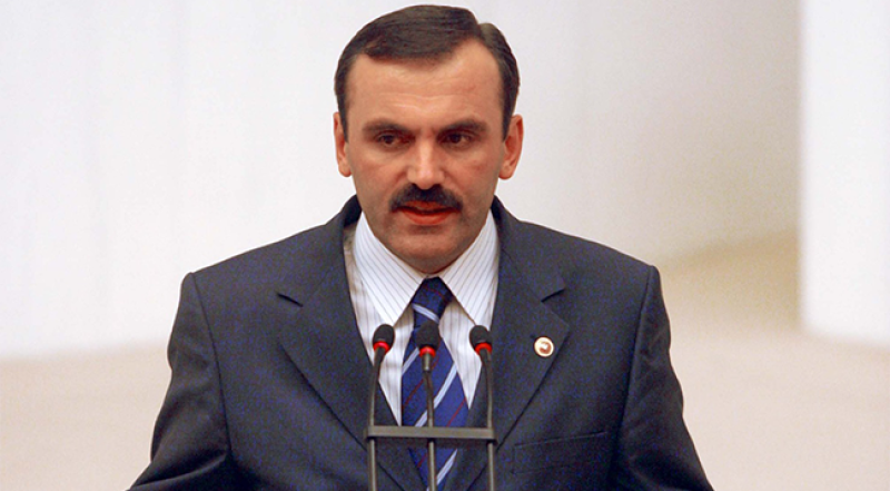 ABDULKADİR KART
1964 yılında Rize'de doğmuştur. 22. Dönem Rize Milletvekilidir.