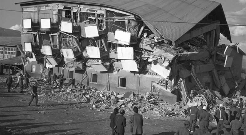 Bingöl'de 23 Mayıs 1971'de meydanda gelen 6,8 büyüklüğündeki depremde 878 kişi öldü, 700 kişi yaralandı, 9 bin 111 bina hasar gördü veya yıkıldı. Arama kurtarma çalışmalarına askerler de katılmıştı.