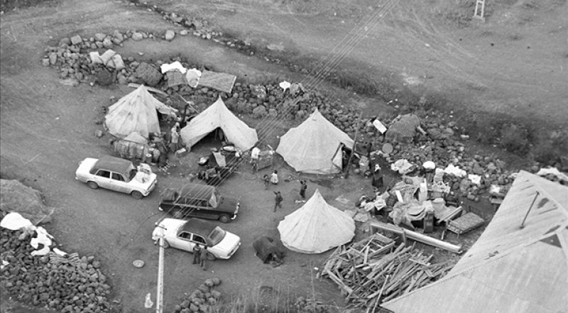 Van'ın Muradiye ilçesine bağlı Çaldıran beldesinde 24 Kasım 1976'da meydana gelen 7,5 büyüklüğündeki depremde 3 bin 840 kişi yaşamını yitirmiş, 9 bin 232 bina hasar görmüştü.