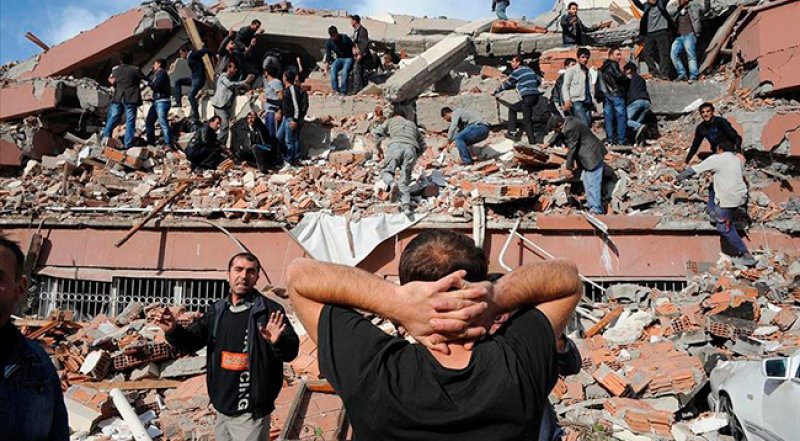 Van'ın Erciş ilçesinde 9 Kasım 2001'de meydana gelen 7,2 büyüklüğündeki depremde 644 hayatını kaybetmiş 1.966 kişi yaralanmıştı.