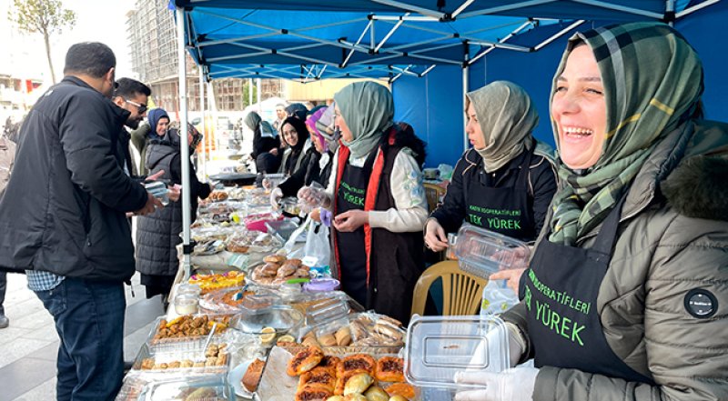 Rize'de kadın kooperatifleri ve kadın konseyi depremzedeler için kermes düzenledi
