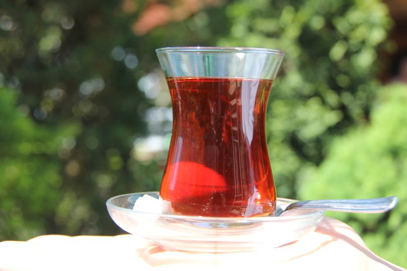 Rize denince akla ilk gelen şey şüphesiz ki çaydır. Rize çayı coğrafi tescilini 2021 yılında almıştır. Türkiye’de sudan sonra en çok içilen şey olan ve 1937’de Rize’ye gelen çay, Rize’nin en önemli geçim kaynağıdır. Haremtepe(Çeçeva) Köyü’ndeki çay tarlası, insanların odağı haline gelmiştir ve çok sayıda turisti misafir etmektedir.