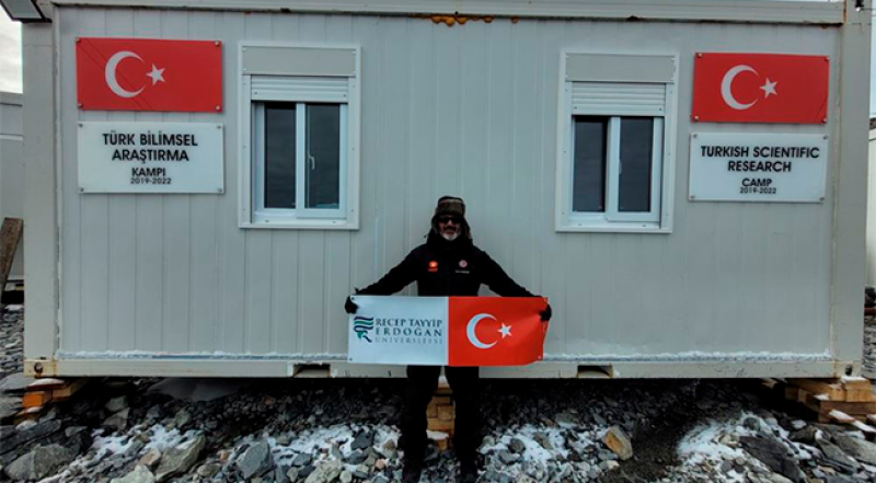 Antarktika'daki bilim insanları yurda döndü