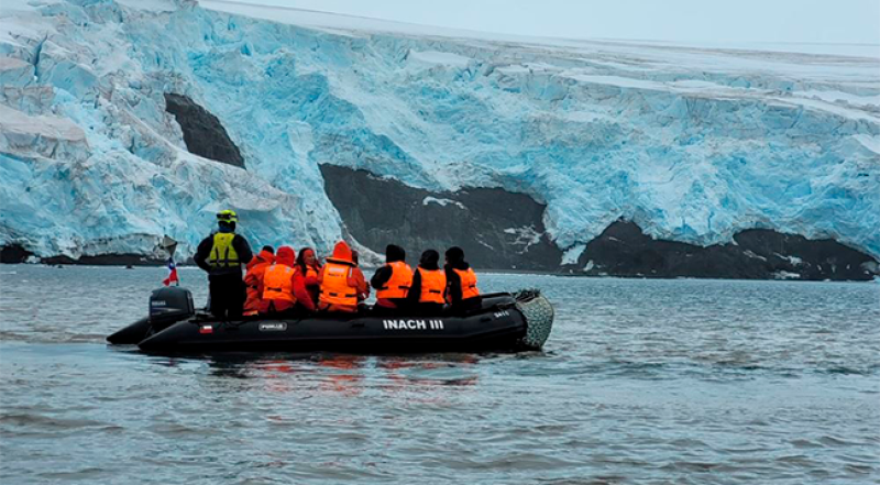 Antarktika'daki bilim insanları yurda döndü