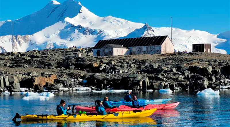 Antarktika'daki bilim insanları yurda döndü