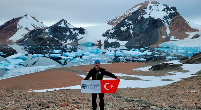 Antarktika'daki bilim insanları yurda döndü