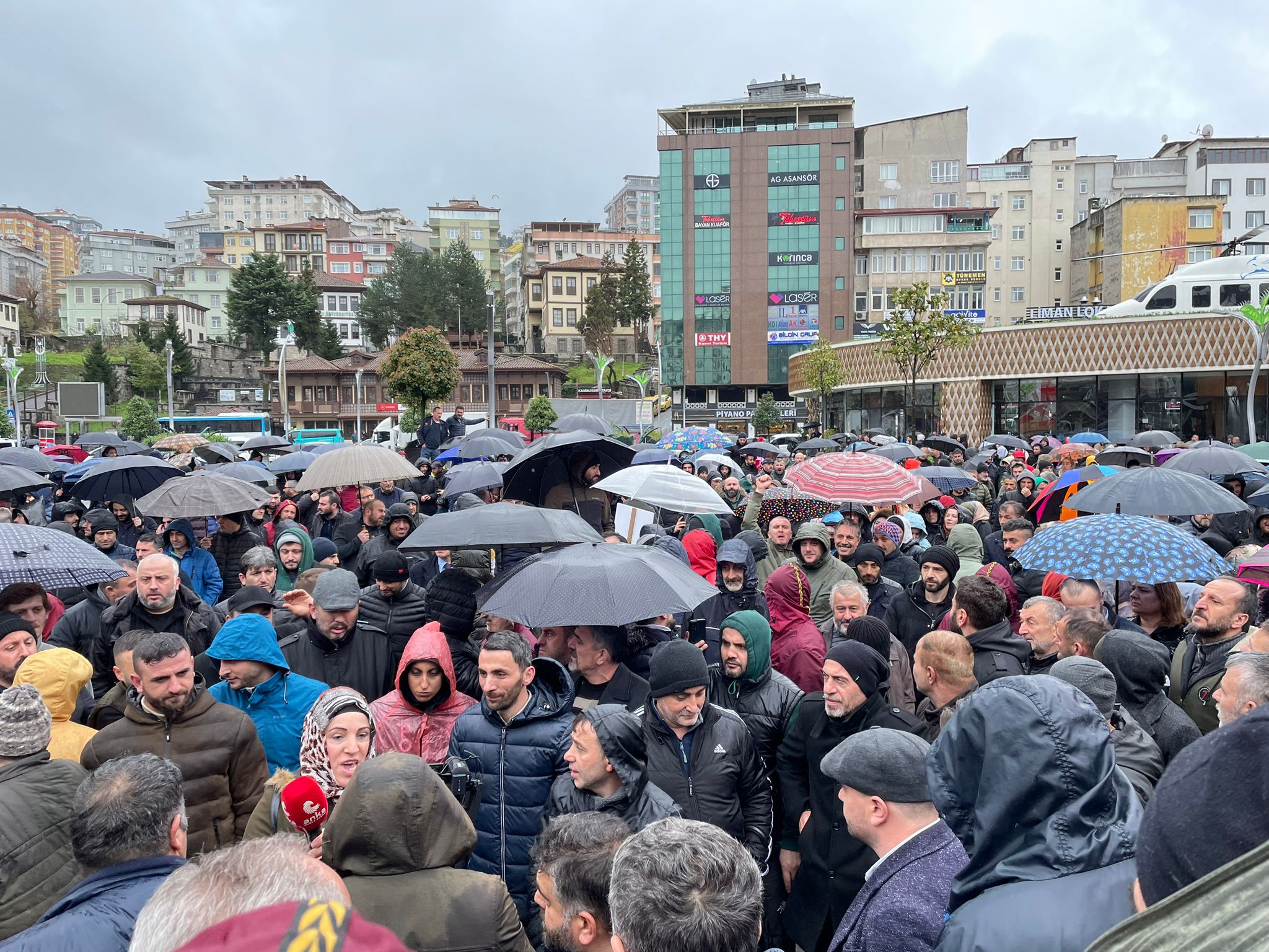 ÇAYKUR işçileri kadro talebi için toplandı	
