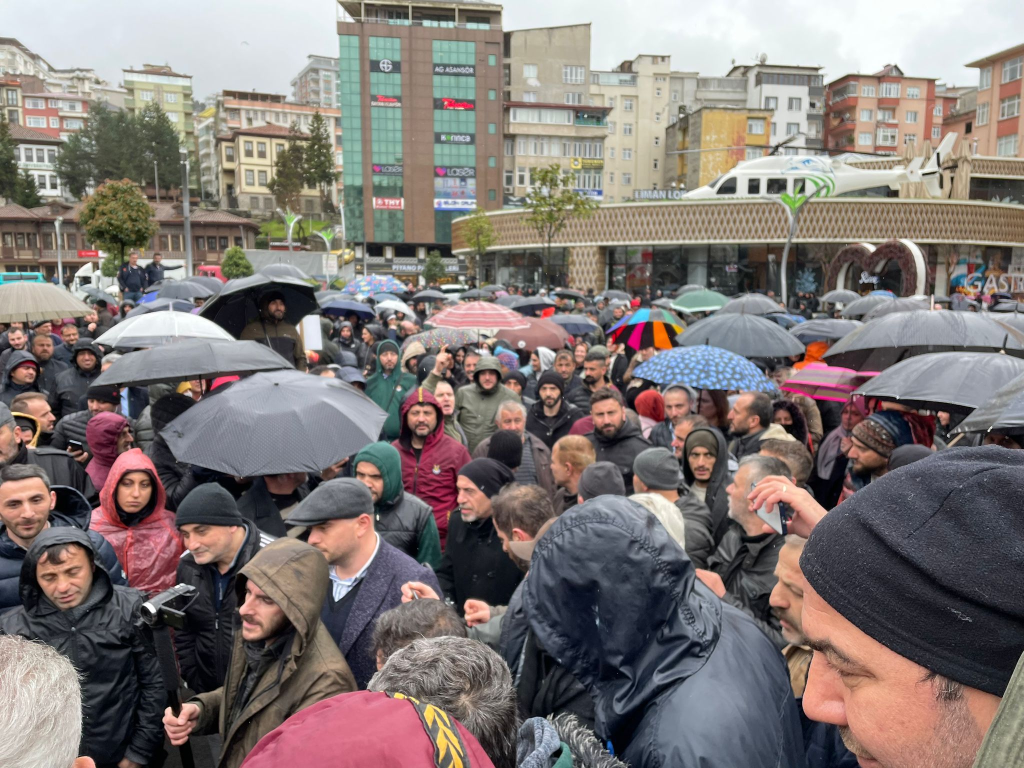 ÇAYKUR işçileri kadro talebi için toplandı	