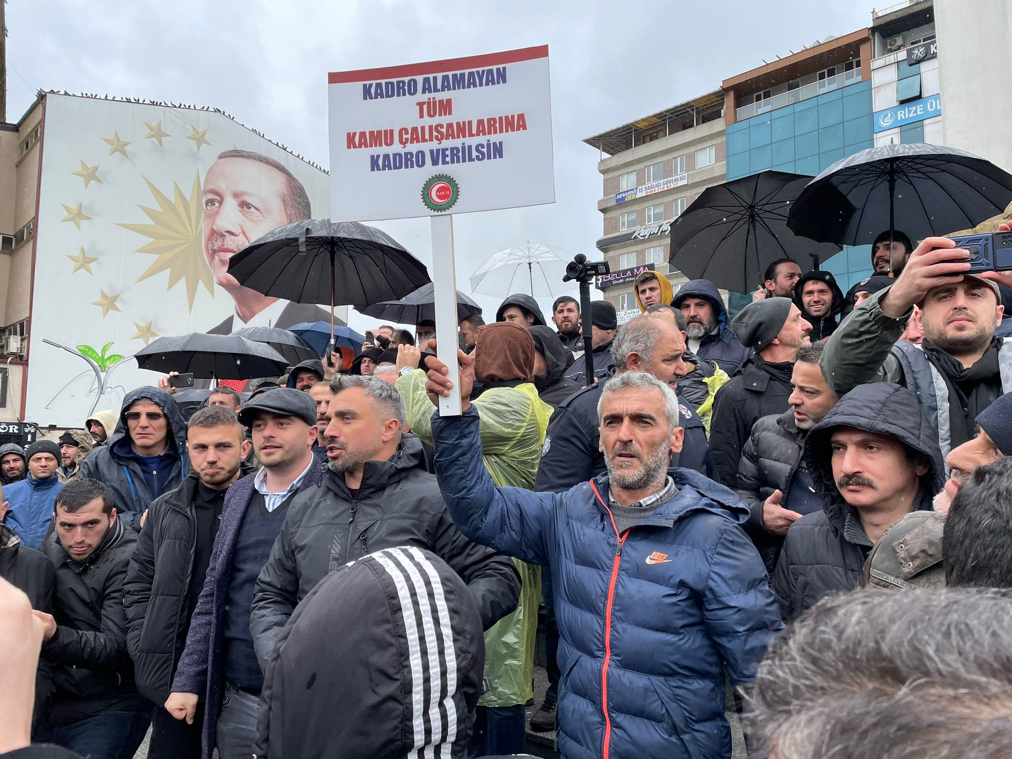 ÇAYKUR işçileri kadro talebi için toplandı	