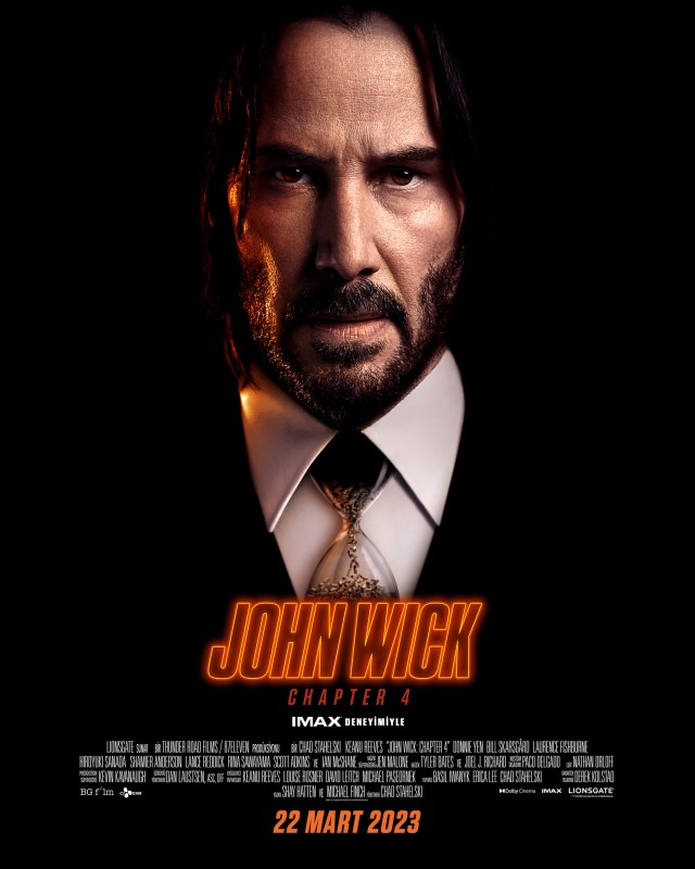 John Wick 4
Köpeğinin öldürülmesi üzerine yeniden yeraltı dünyasına karışan eski bir suikastçi olan John Wick'in (Keanu Reeves) yüksek tansiyonlu maceraları hız kesmeden devam ediyor. Suikastçinin tekrardan peşine takılan katillerle mücadelesini izleyeceğimiz devam filminde, mutlu bir son beklemenin büyük bir hata olacağı söylentiler arasında. 